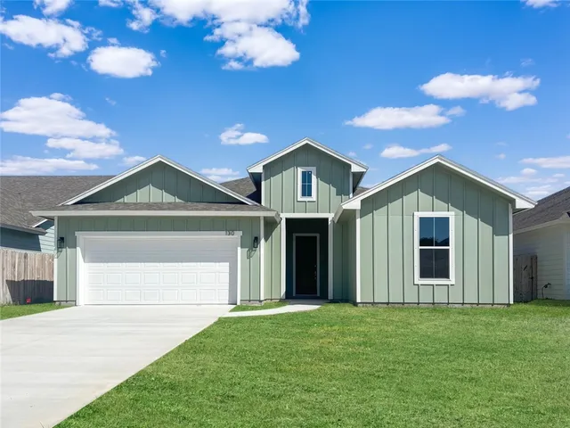 $374,990 | 130 Broad Oak Drive, Rockport, TX 78382