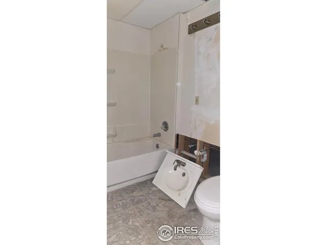 a bath room with a toilet and a shower