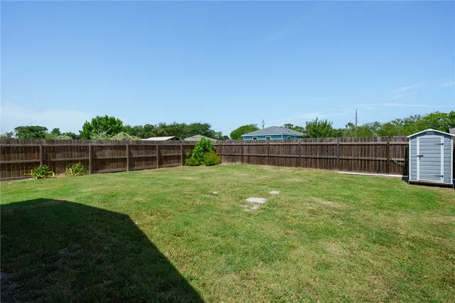$1,200 | 735 South Ann Street, Rockport, TX 78382