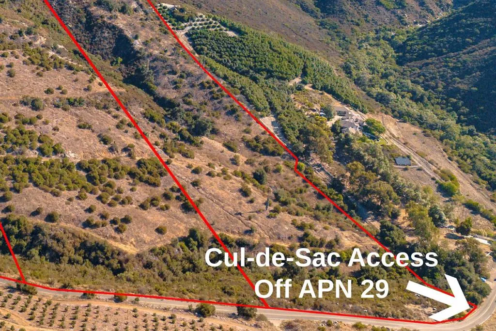 27 El Calamar Road Temecula, CA 92590 - Photo 5 of 17 a sign that is on the side of the road