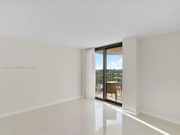 a view of a window in an empty room