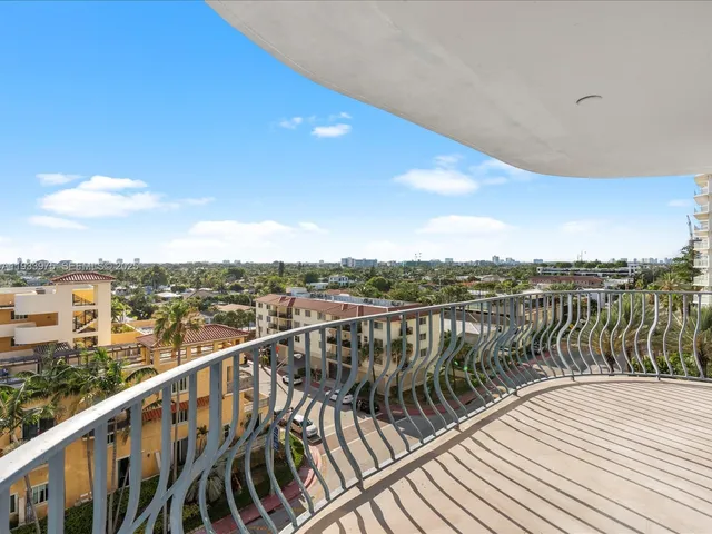 $996,000 | 8877 Collins Avenue, Unit 704, Surfside, FL 33154