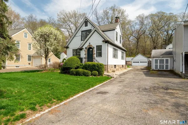 $995,000 | 83 Hoyt Street, Darien, CT 06820