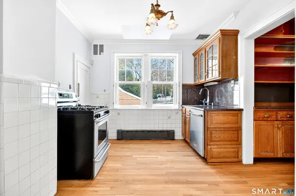 $995,000 | 83 Hoyt Street, Darien, CT 06820