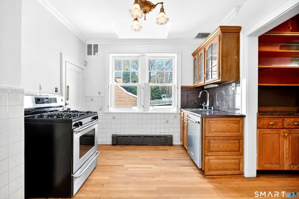 $995,000 | 83 Hoyt Street, Darien, CT 06820