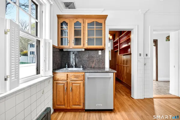 $995,000 | 83 Hoyt Street, Darien, CT 06820
