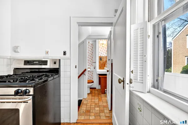 $995,000 | 83 Hoyt Street, Darien, CT 06820