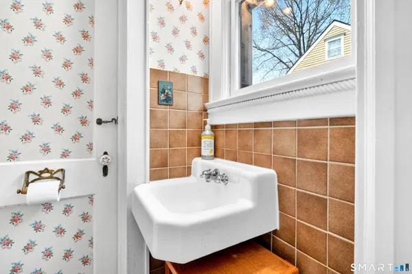 $995,000 | 83 Hoyt Street, Darien, CT 06820