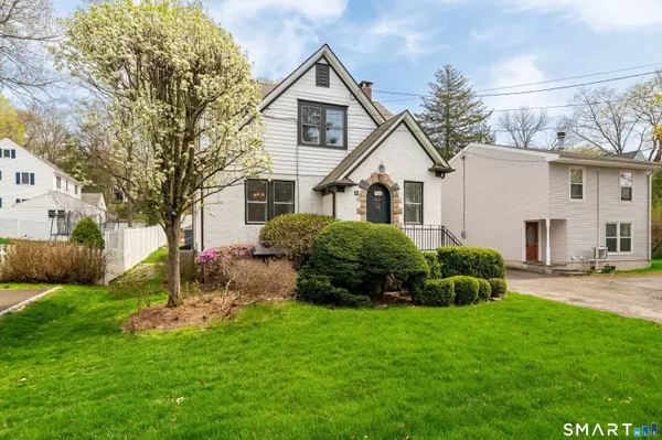 $995,000 | 83 Hoyt Street, Darien, CT 06820