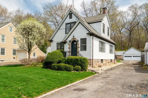 $995,000 | 83 Hoyt Street, Darien, CT 06820