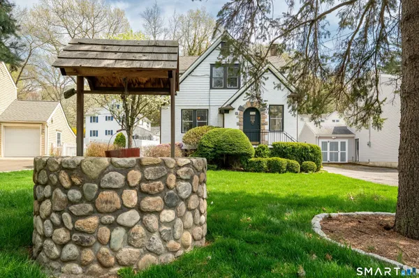 $995,000 | 83 Hoyt Street, Darien, CT 06820