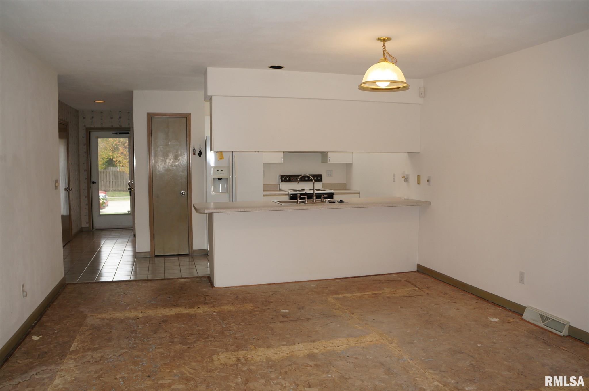 329 Bellerive Road Springfield, IL 62704 - Photo 3 of 23