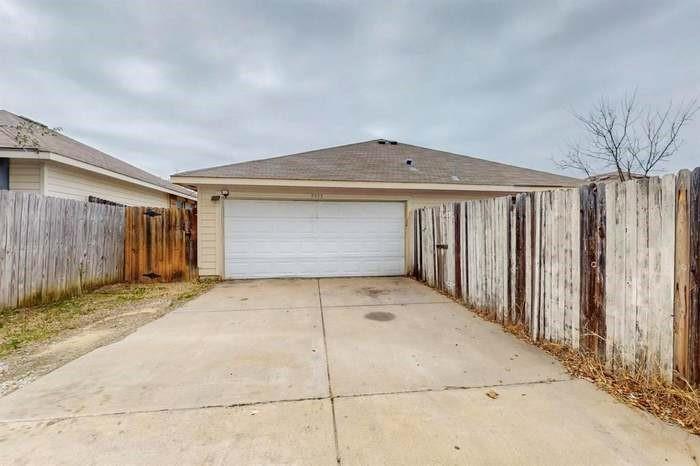 7515 Rice Lane Dallas, TX 75241 - Photo 15 of 15 View of garage