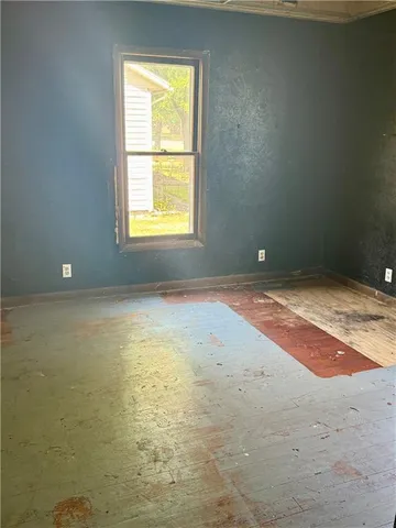 $24,900 | 310 North 30th Street, Parsons, KS 67357