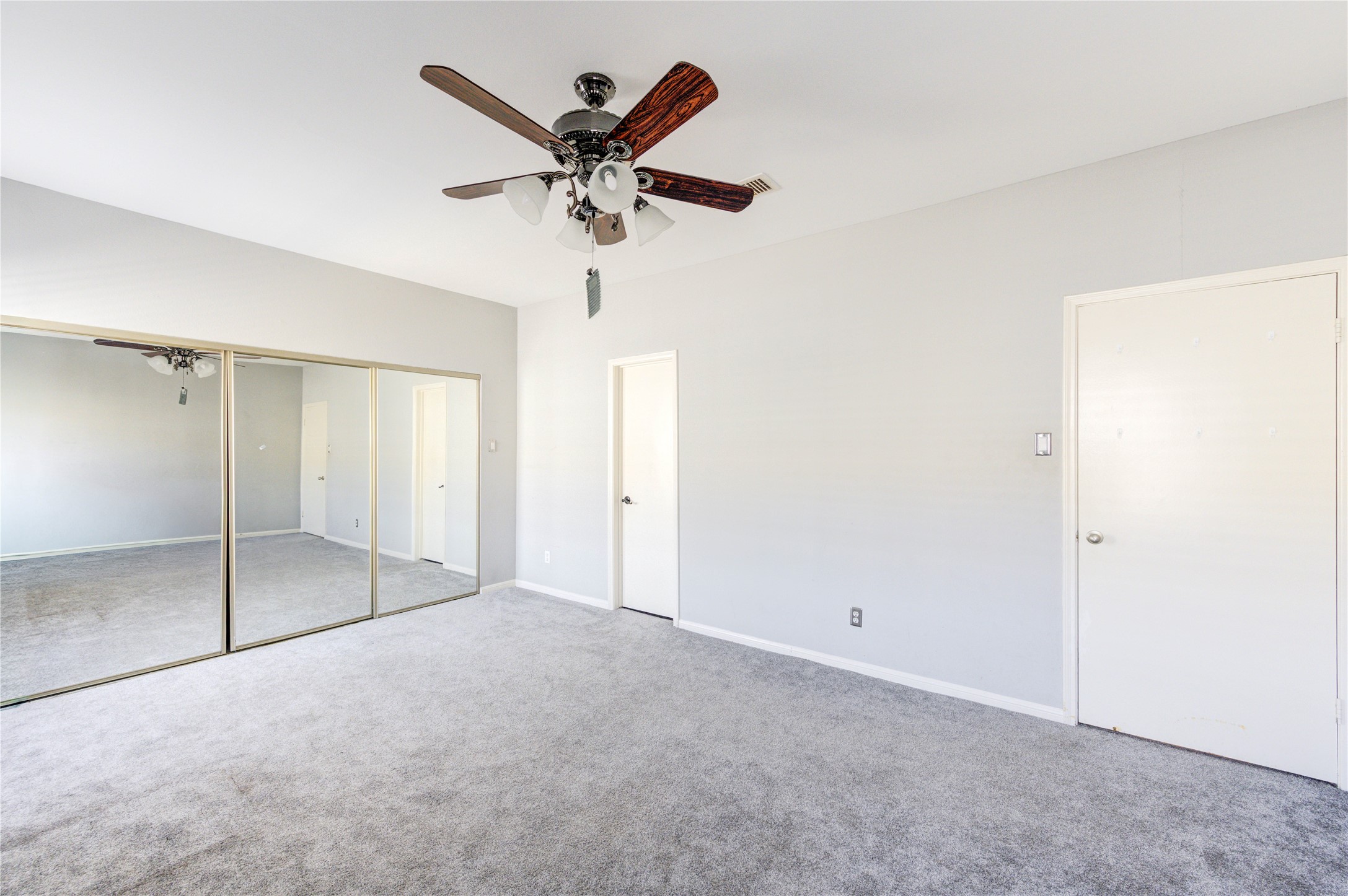 3800 Tanglewilde Street, Unit 803 Houston, TX 77063 - Photo 20 of 36 an empty room with a ceiling fan and a window