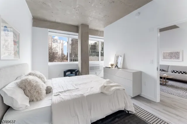 $2,266 | 10 Commerce Court, Unit 7H, Newark, NJ 07102