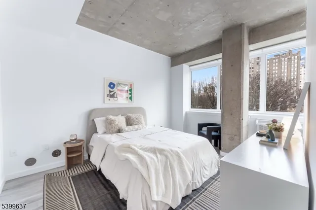 $2,266 | 10 Commerce Court, Unit 7H, Newark, NJ 07102