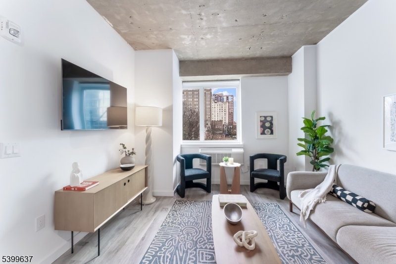 10 Commerce Court, Unit 7H Newark, NJ 07102 - Photo 4 of 15