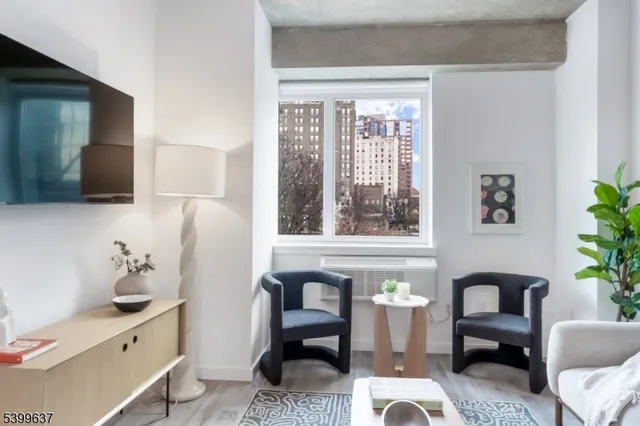 $2,266 | 10 Commerce Court, Unit 7H, Newark, NJ 07102