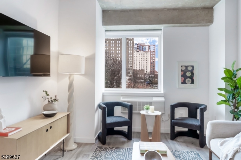 10 Commerce Court, Unit 7H Newark, NJ 07102 - Photo 5 of 15