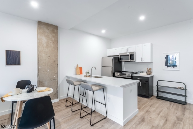 10 Commerce Court, Unit 7H Newark, NJ 07102 - Photo 7 of 15