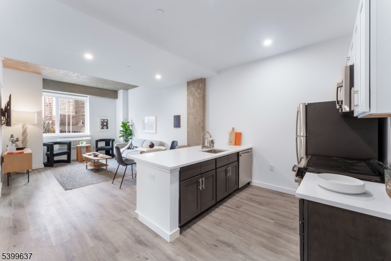 10 Commerce Court, Unit 7H Newark, NJ 07102 - Photo 9 of 15