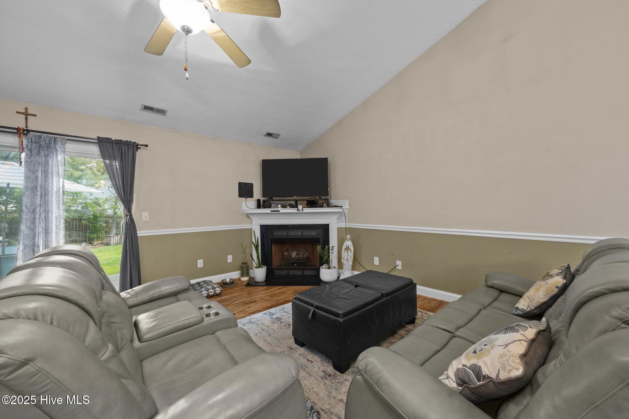 3106 John Willis Road New Bern, NC 28562 - Photo 14 of 31 living room