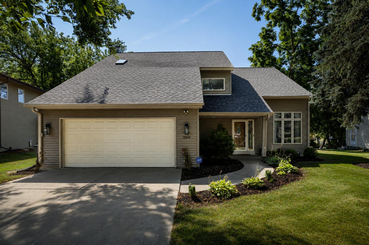 10541 Pine Ridge Road Greenfield, WI 53228 - Photo 2 of 39 Front view 1