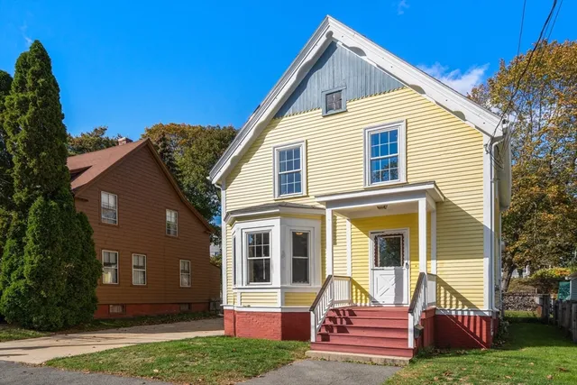 a view of house with a yard