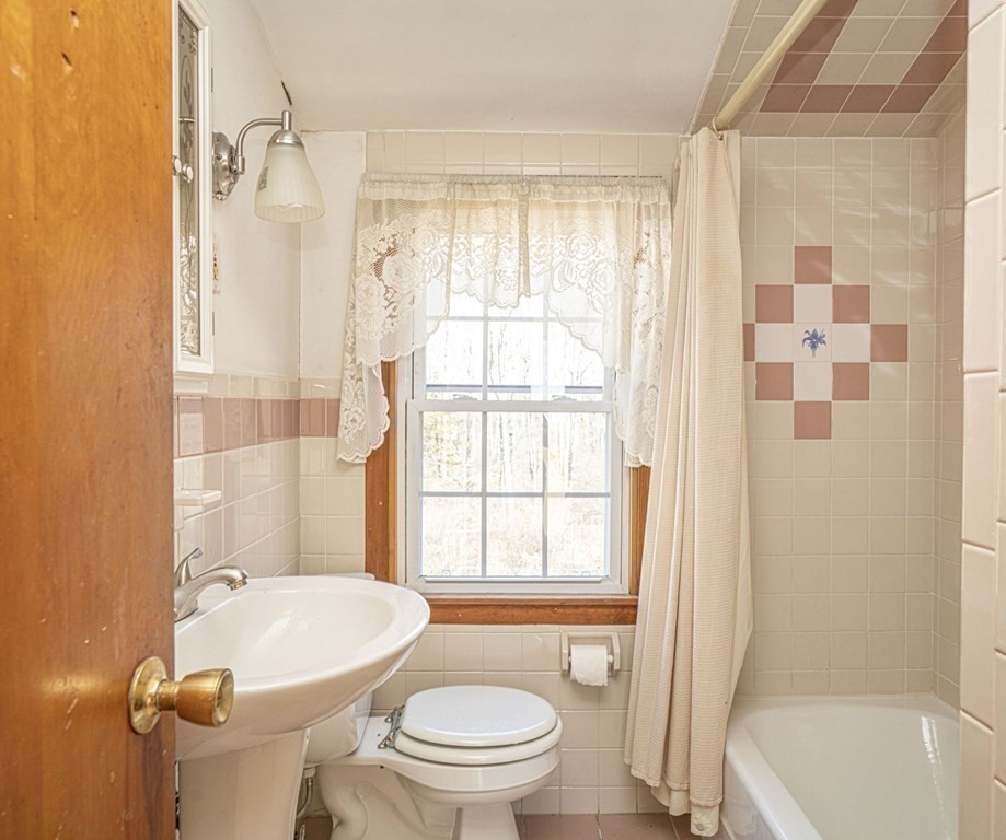 408 Center Street Raynham, MA 02767 - Photo 19 of 30 Gallery Image 19