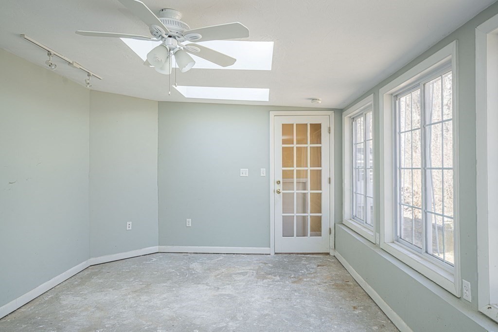 408 Center Street Raynham, MA 02767 - Photo 6 of 30 Gallery Image 6