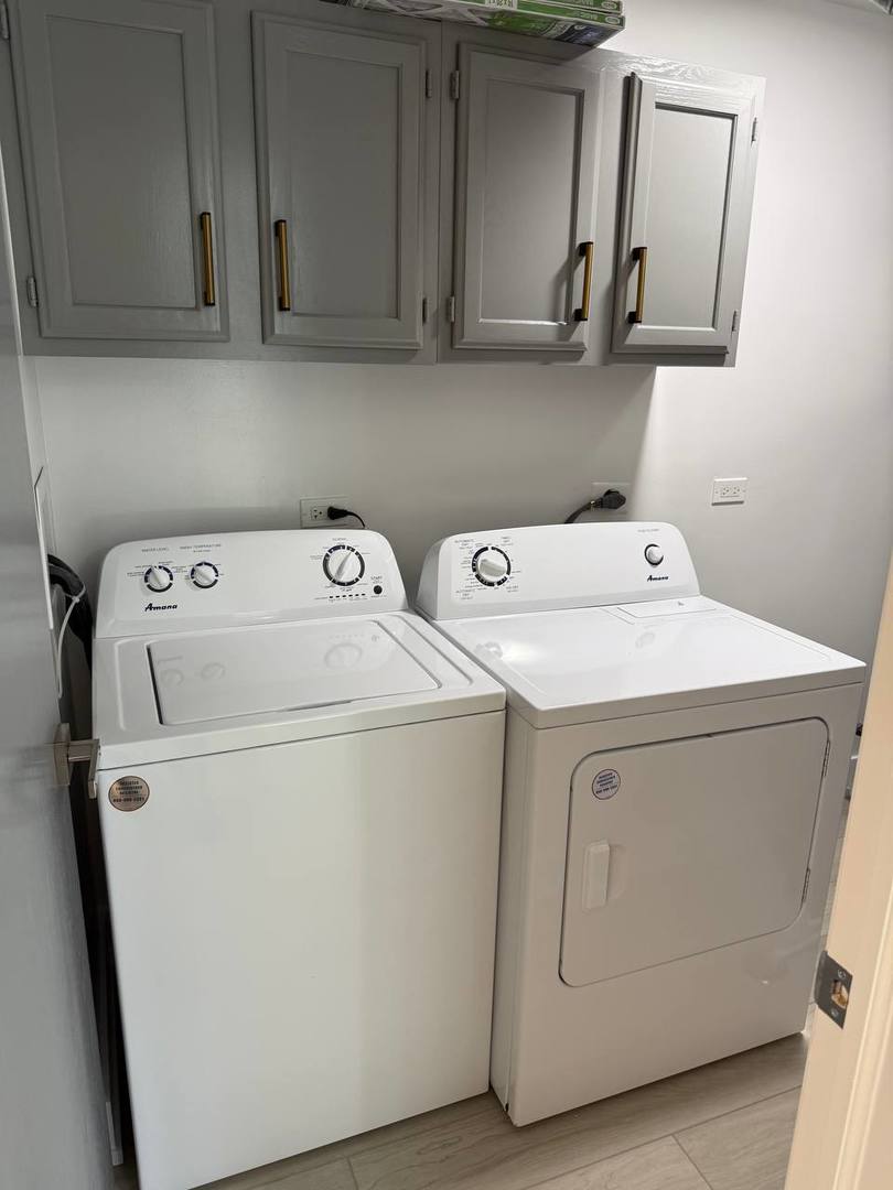 2403 Mallow Court, Unit Z1 Schaumburg, IL 60107 - Photo 16 of 17 a utility room with dryer and washer