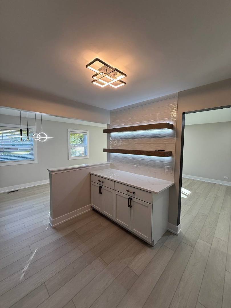 2403 Mallow Court, Unit Z1 Schaumburg, IL 60107 - Photo 4 of 17 walk in closet with window