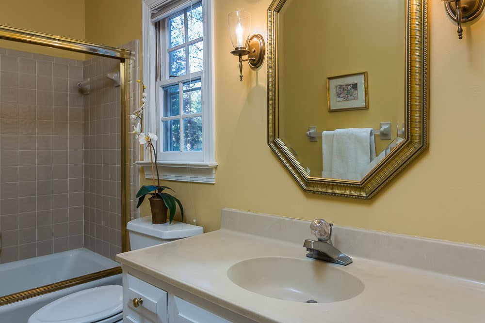 704 Downpatrick Lane Raleigh, NC 27615 - Photo 12 of 25 Full Bath