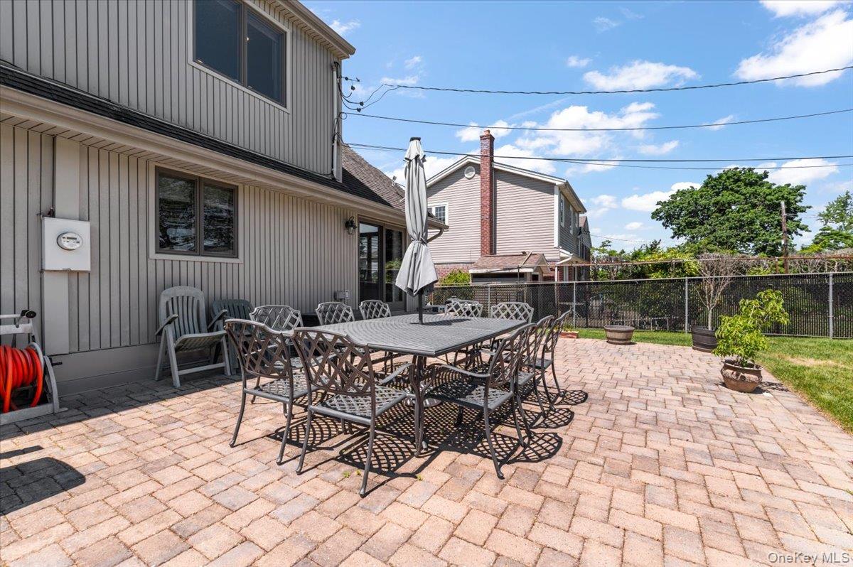 37 Sylvia Road Plainview, NY 11803 - Photo 38 of 44