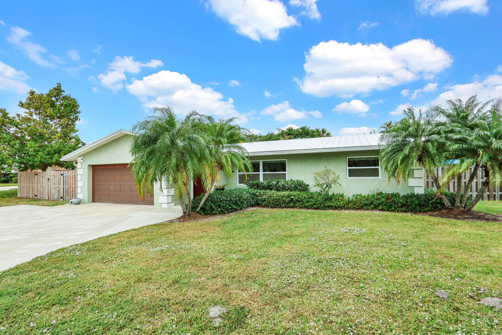 3035 Southeast Glasgow Drive Stuart, FL 34997 - Photo 2 of 52 a front view of house with yard and green space