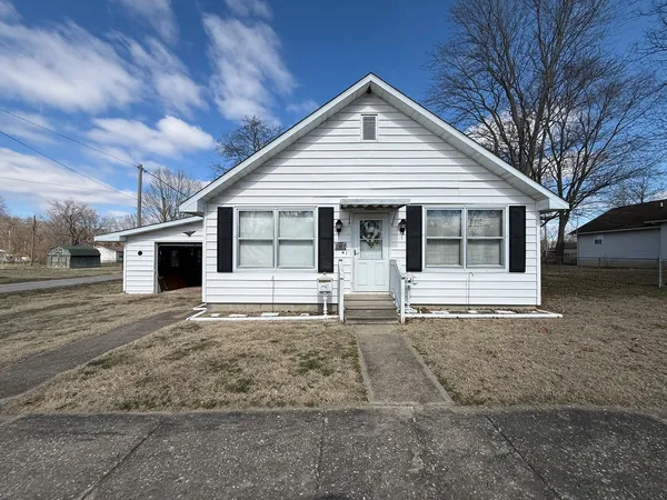 $79,900 | 1421 West Maple Street, Herrin, IL 62948