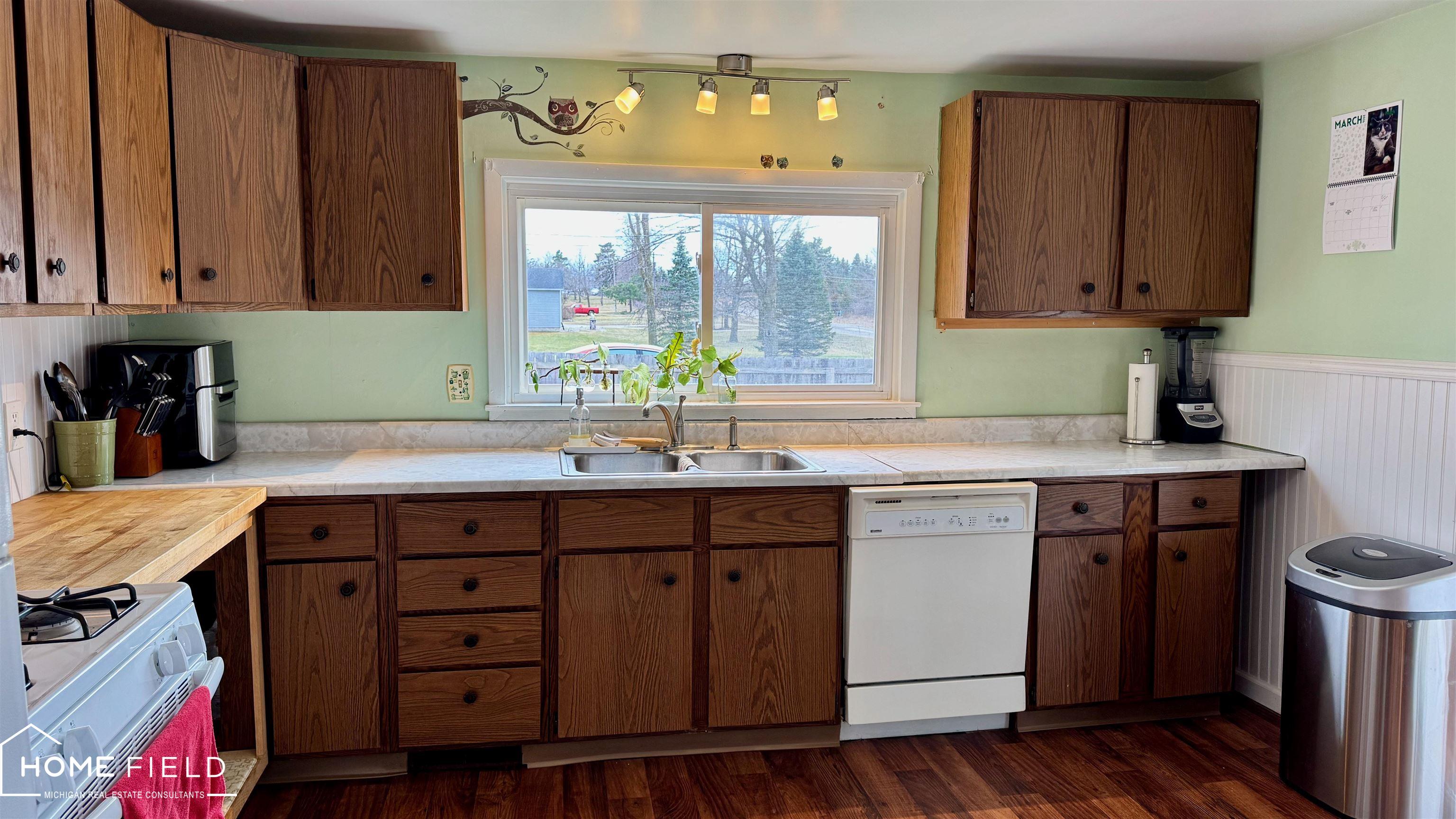 1395 Aiken Road Owosso, MI 48867 - Photo 2 of 34