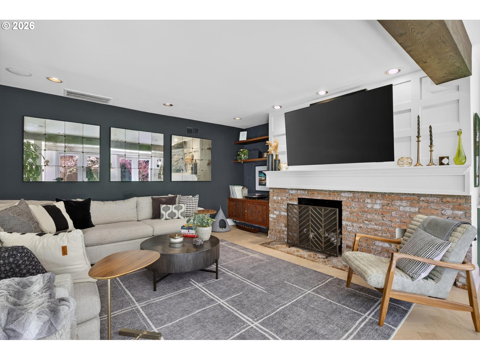 921 Southwest 57th Avenue Portland, OR 97221 - Photo 6 of 45 Living Room