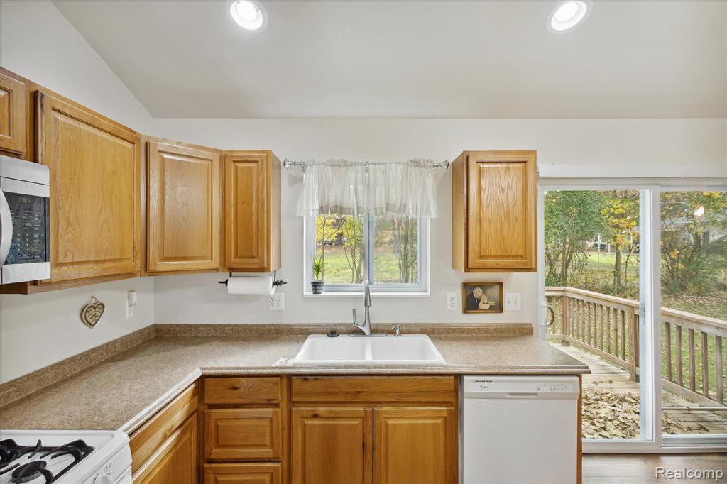 136 Meadow Lane Howell, MI 48855 - Photo 9 of 21