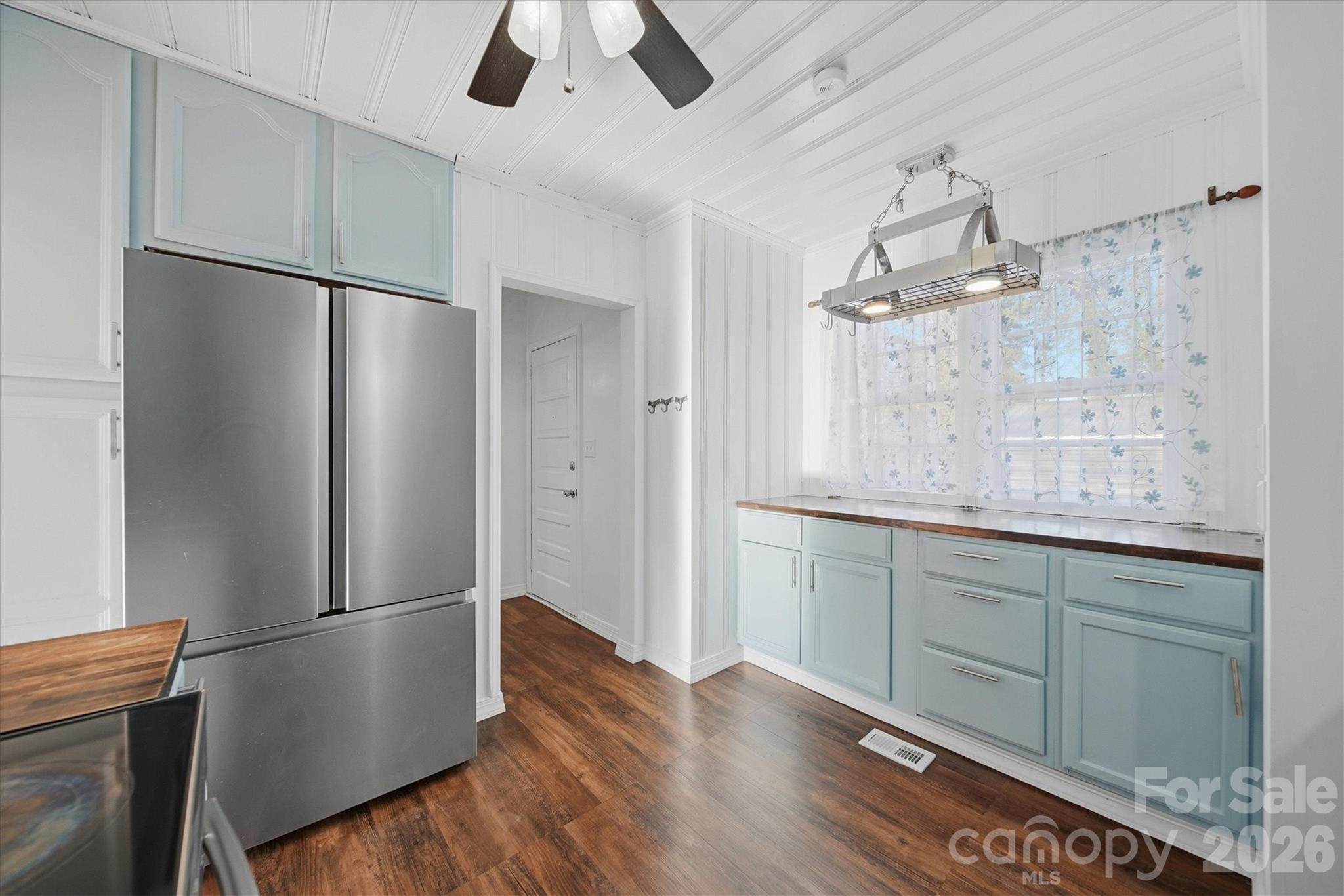 915 Airport Road Shelby, NC 28150 - Photo 10 of 37 a kitchen with stainless steel appliances a refrigerator and wooden floor