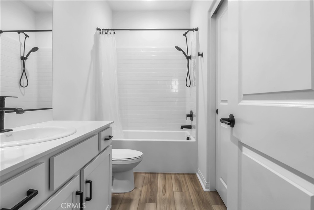 12939 Big Valley Court Riverside, CA 92503 - Photo 15 of 21 Bathroom