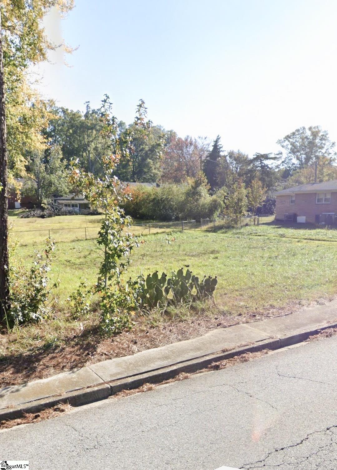 552 Springdale Drive Clinton, SC 29325 - Photo 3 of 6