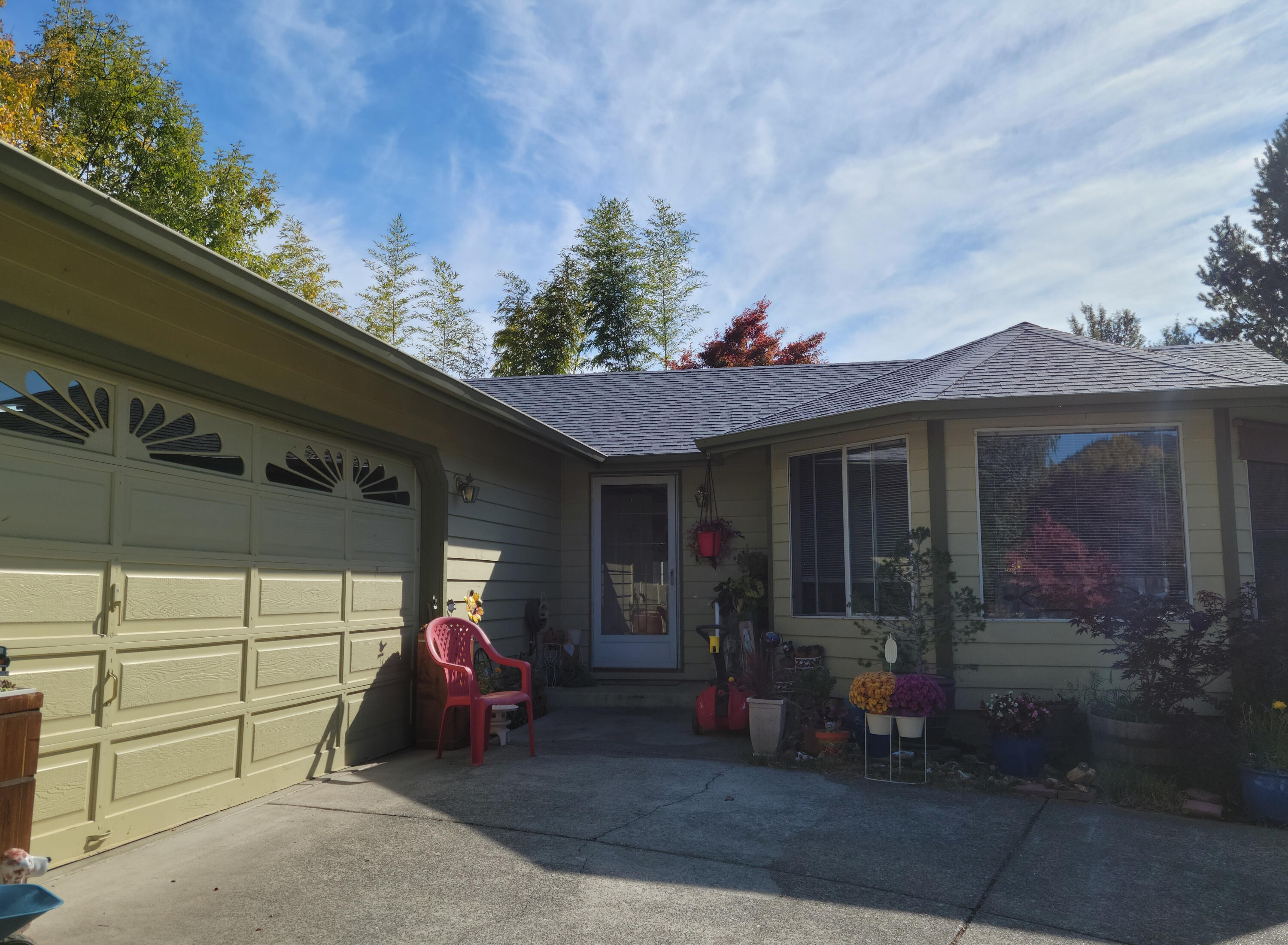 1523 Northwest Thompson Way Grants Pass, OR 97526 - Photo 1 of 34 Front