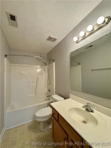 $1,800 | 2202 Foster Gwin Lane, Fayetteville, NC 28304