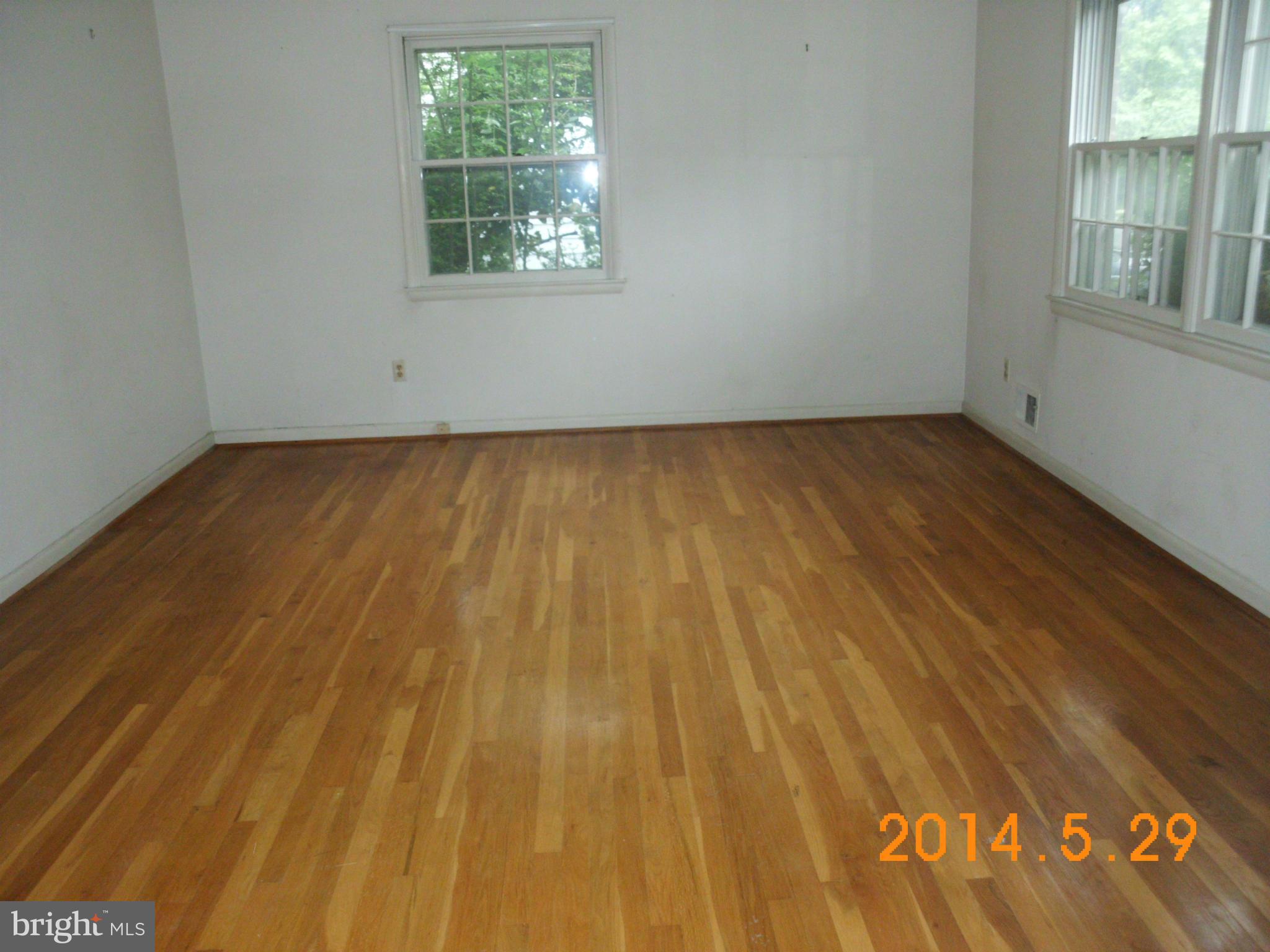 8500 Chervil Road Lanham, MD 20706 - Photo 4 of 12 Living Room