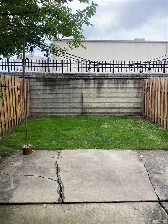 2551 Samoset Road, Unit 2551 Royal Oak, MI 48073 - Photo 15 of 18