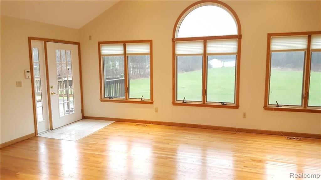 1701 Oakville Waltz Road Carleton, MI 48117 - Photo 16 of 31