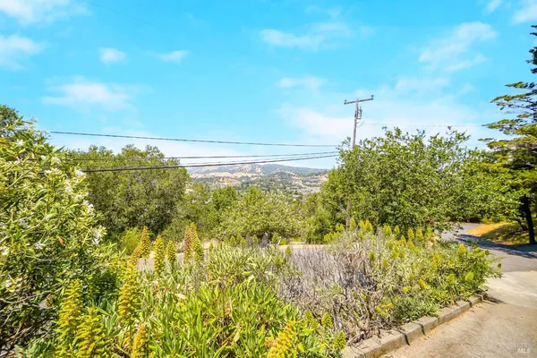 $1,095,000 | 21 Red Rock Way, San Rafael, CA 94903