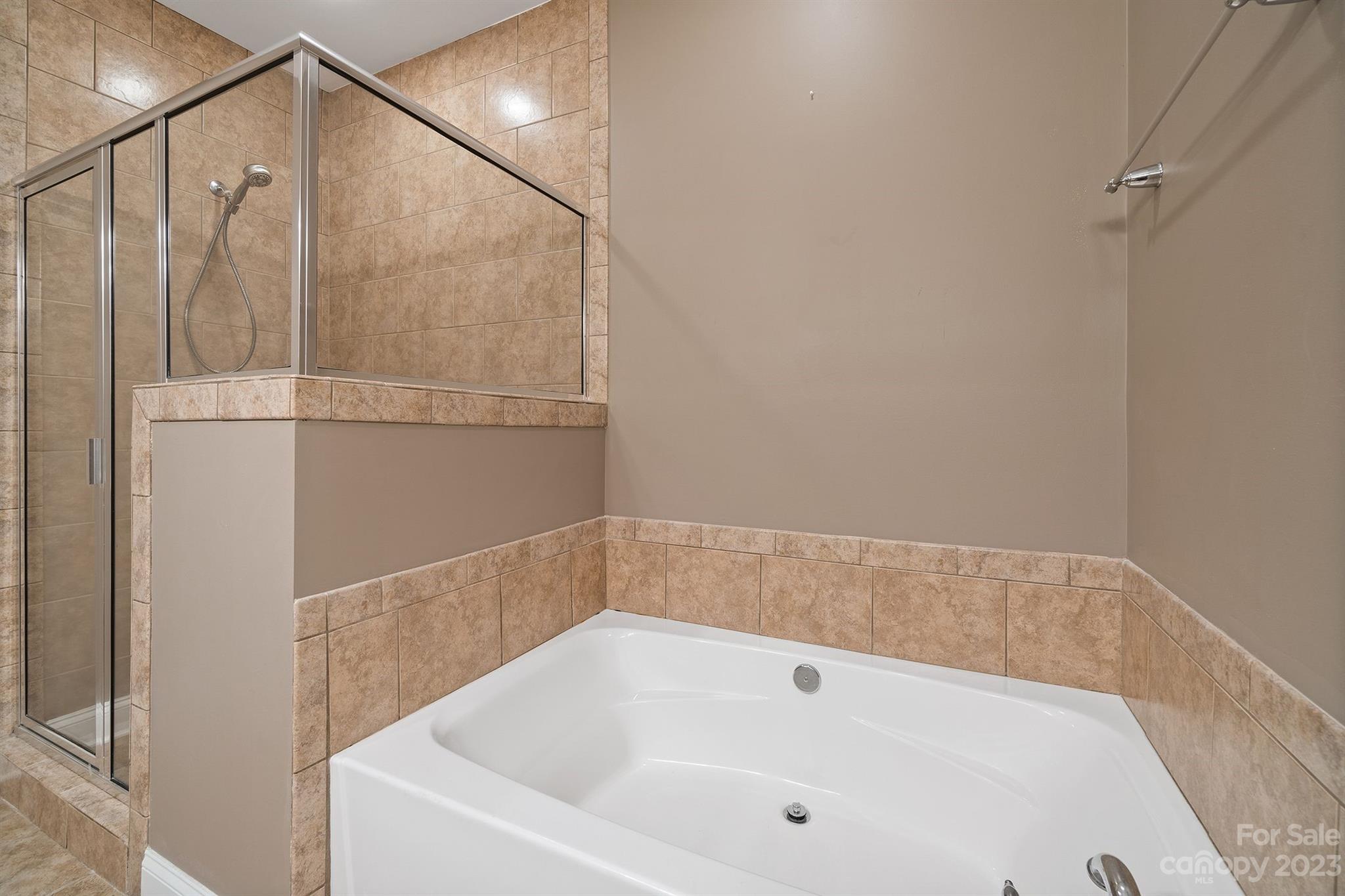 20232 Middletown Road Cornelius, NC 28031 - Photo 18 of 40 a white bath tub sitting in a bathroom